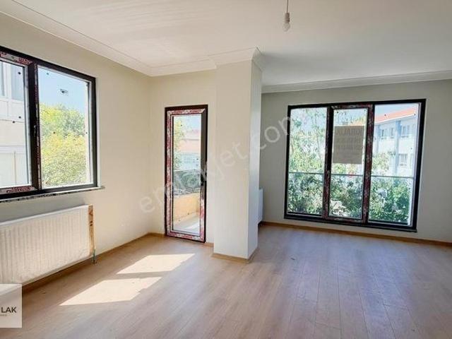 Birkenden Küçükyalı Da Marmaraya Yürüme Mesafesinde Satılık 2+1