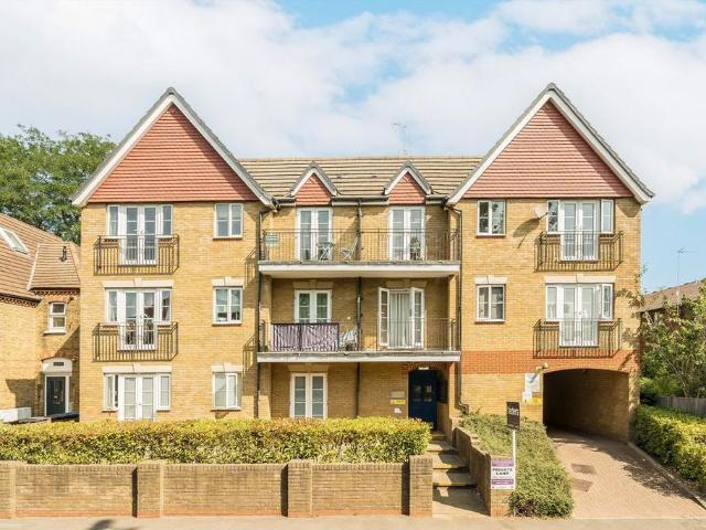 Birkenhead Avenue, Kingston Upon. 2 bed flat to rent £2,195 pcm £507 pw
