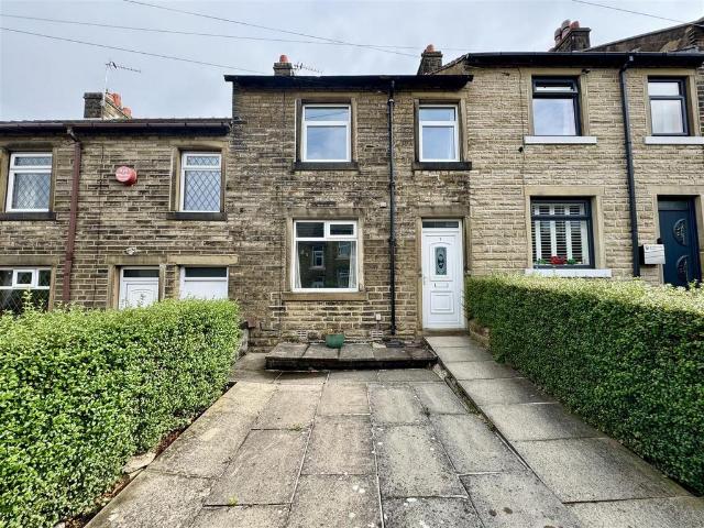 Birkhouse Lane, Moldgreen. 2 bed terraced house to rent £850 pcm £196 pw