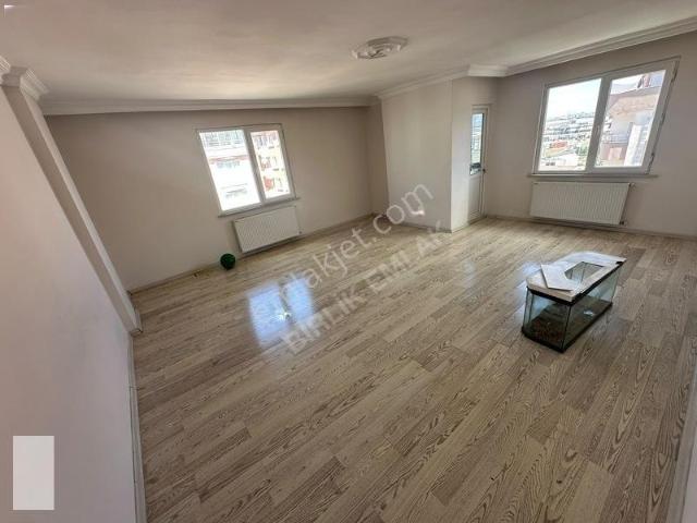 Birlik Emlaktan Vatan Caddesi'nde Kiralık 4+2 Dubleks Daire