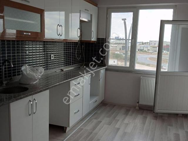 Birlik Emlaktan Veliköy Merkezde Kiralık 2+1 Ara Kat