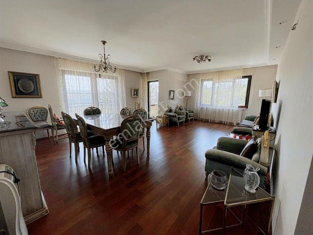 Birlik Mah. 3,5+1 135 M2 Ful Yapılı Ve Eşyalı Kiralık Daire
