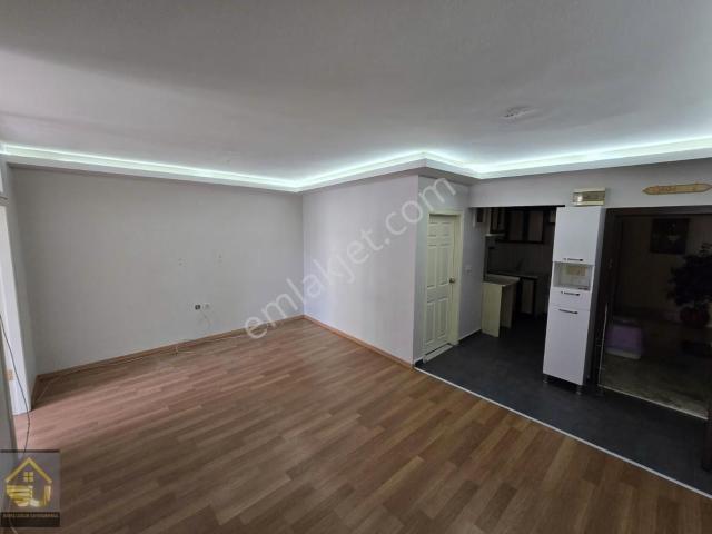 Birlik Mahallesi 448 Cadde Üzeri Satılık Daire
