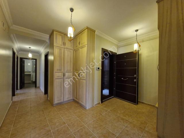 Birlik Mahallesi 450. Cadde Ara Katta Temiz 3+1 Kiralık Daire.