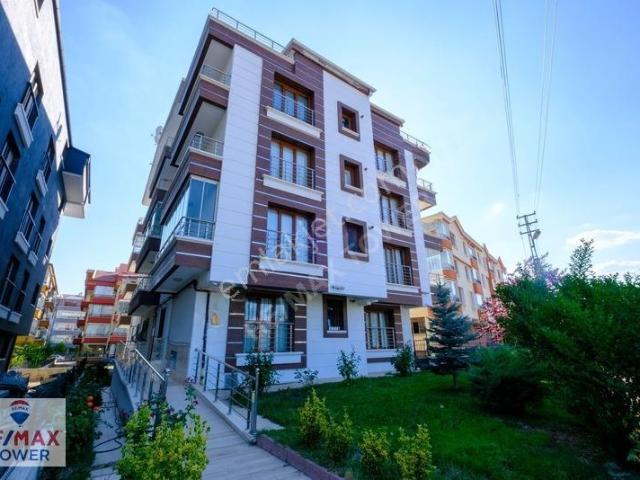 Birlik Mahallesi 493.cadde'de Eşyalı 1+1 Satılık Daire