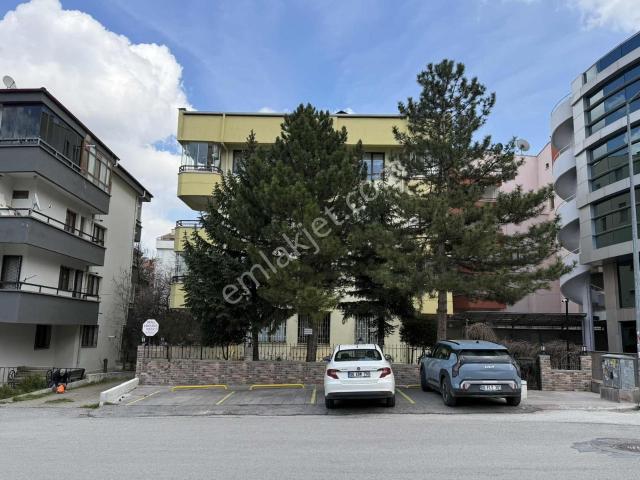 Birlik Mahallesin'de Cadde Üzeri 5+1 Dubleks Kiralık Daire