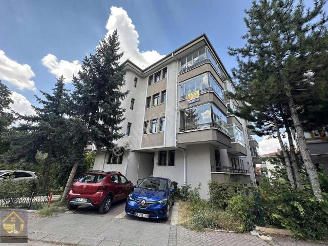 Birlik Mahallesinde Cadde Yakını 3+1 Ara Kat Satılık Daire