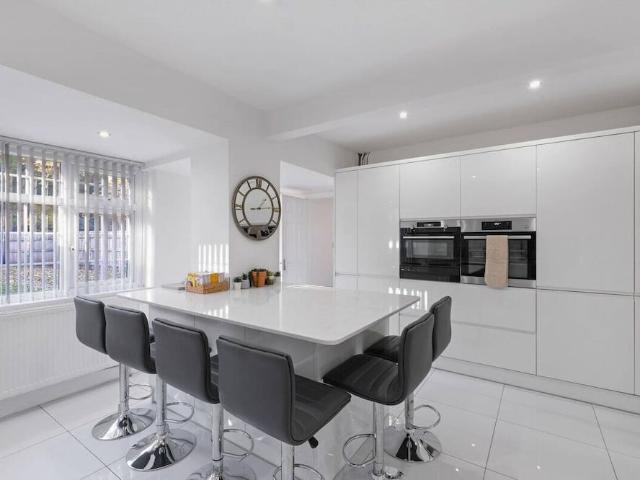 Birmingham, B42 2SQ, United Kingdom | 4 bed house for rent #147735571 | Rentberry