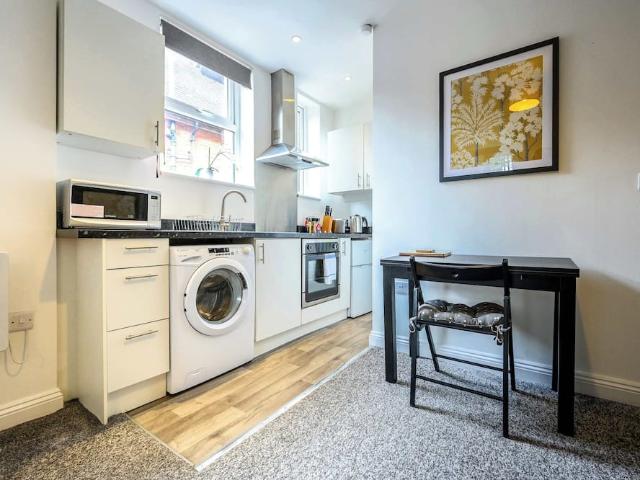 Birmingham, B13 9ET, United Kingdom | 5 bed apartment for rent #152279396 | Rentberry