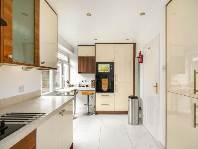 Birmingham, B15 3PE, United Kingdom | 2 bed apartment for rent #160306154 | Rentberry