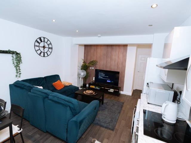 Birmingham, B18 6BP, United Kingdom | 3 bed apartment for rent #166245378 | Rentberry