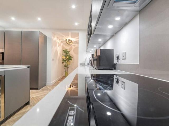 Birmingham, B1 2RR, United Kingdom | 3 bed apartment for rent #147258253 | Rentberry