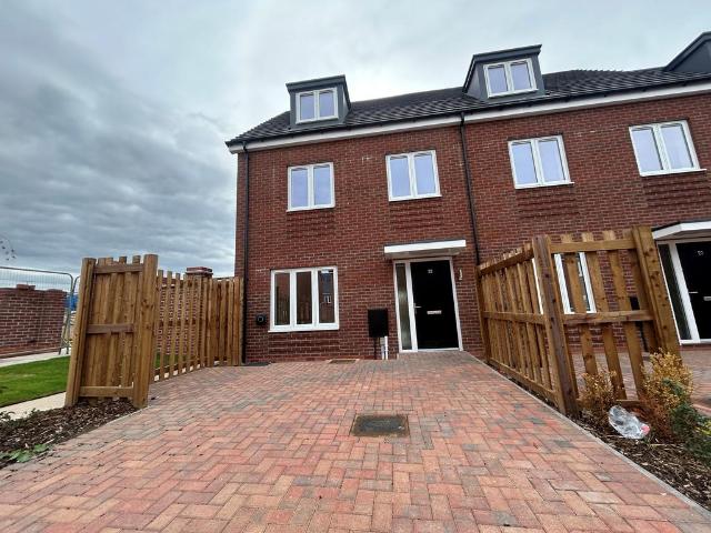 Birmingham, B1 3 bed house to rent £1,750 pcm £404 pw
