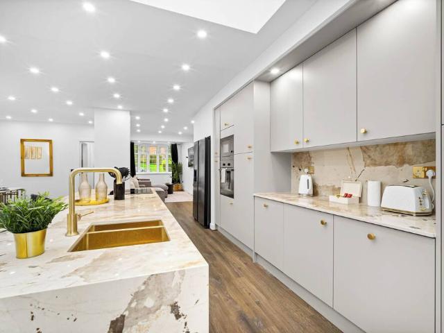 Birmingham, B32 1QB, United Kingdom | 4 bed house for rent #165868151 | Rentberry