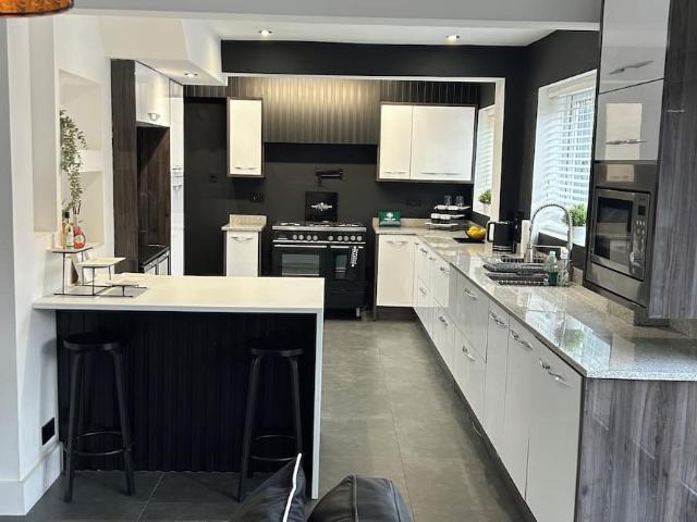 Birmingham, B38 8AG, United Kingdom | 7 bed house for rent #160299485 | Rentberry
