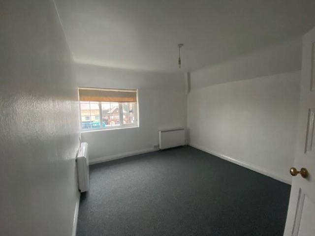 Birmingham Road, Wylde Green, Sutton. 1 bed apartment to rent £825 pcm £190 pw