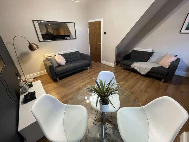 Birstall Road, L6