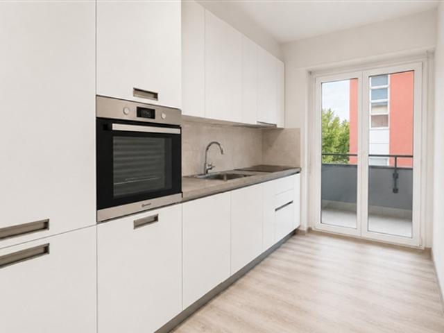 BIS ZU 3 MONATE KOSTENLOS – 3.5 Zimmer renoviert in Lugano mit Pool