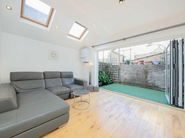 Biscay Road, Hammersmith W6, 2 bed flat to rent, £3,300 pcm | PrimeLocation