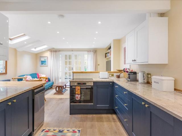 Biscay Road, Hammersmith W6, 2 bed flat to rent, £2,700 pcm | PrimeLocation