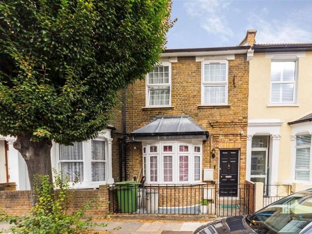 Biscay Road, London W6 3 bed flat to rent £3,750 pcm £865 pw