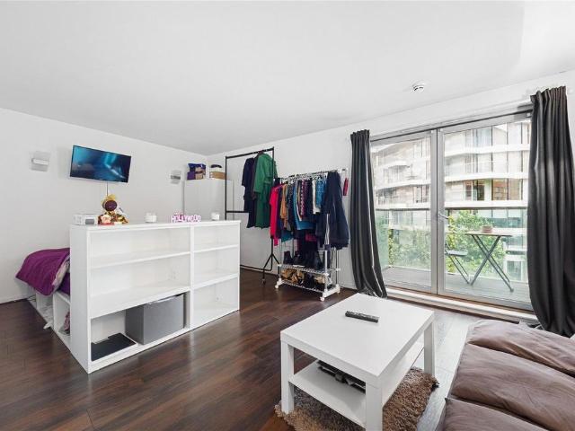 Biscayne Avenue, London E14 1 bed semi detached house to rent £1,775 pcm £410 pw