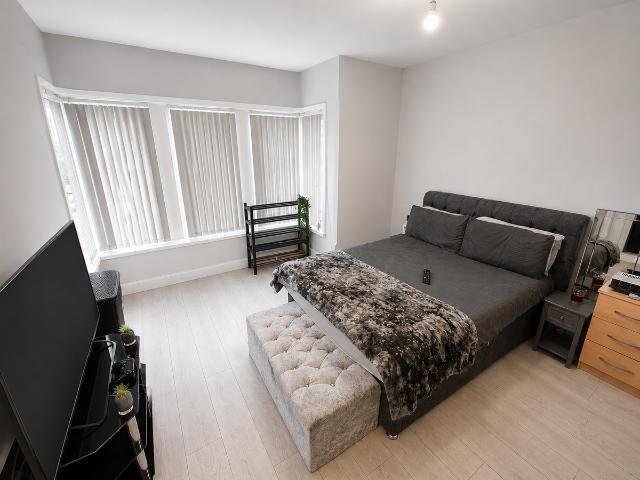 Biscot Road, Luton, Bedfordshire LU3, Studio to rent, £725 pcm | PrimeLocation