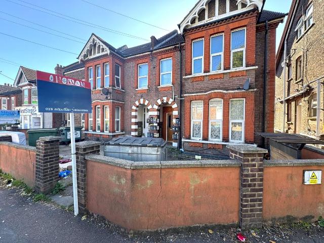 Biscot Road, Luton LU3, 2 bed flat to rent, £1,100 pcm | PrimeLocation