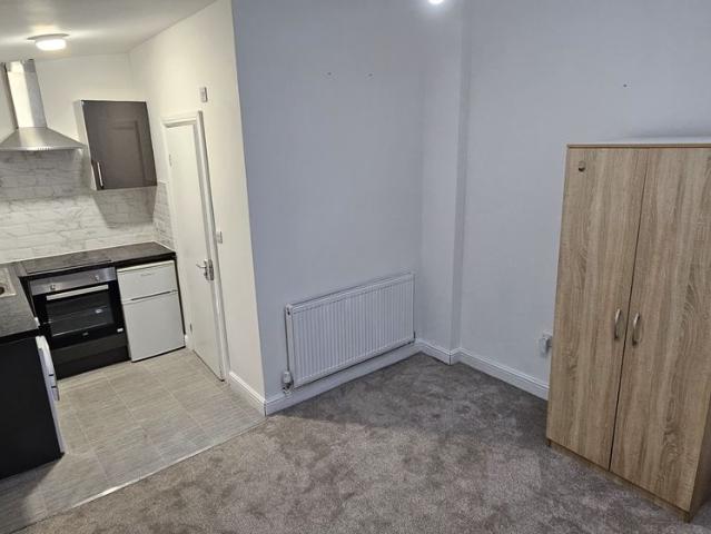 Biscot Road, Luton LU3, 1 bed flat to rent, £1,100 pcm | PrimeLocation