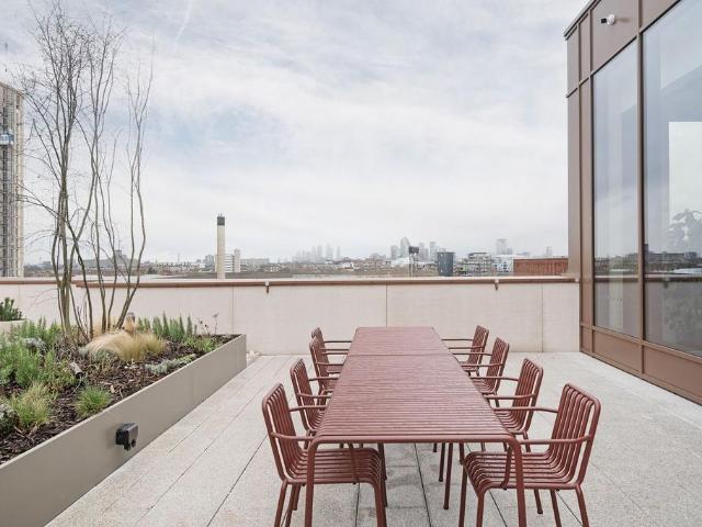 Biscuit Walk, Bermondsey, London, SE16 3 bed flat to rent £6,133 pcm £1,415 pw