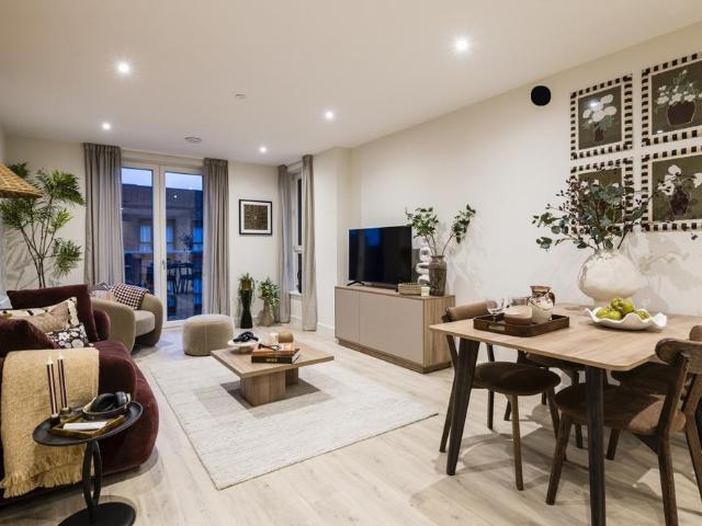 Biscuit Walk Bermondsey SE16 2 bed apartment to rent £3,897 pcm £899 pw