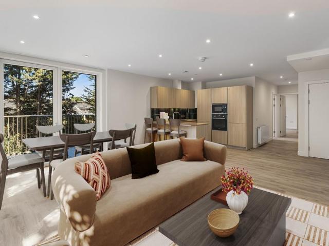 Biscuit Walk, London, SE16 3 bed flat to rent £4,938 pcm £1,140 pw