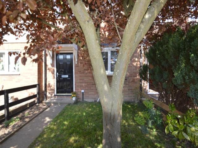 Bisham Court, Slough 2 bed maisonette to rent £1,450 pcm £335 pw