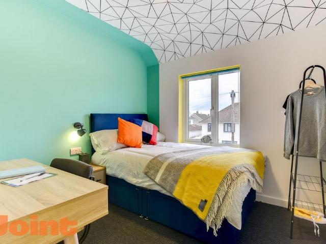Bishop Manor Road, Bristol BS10 6 bed house to rent £5,070 pcm £1,170 pw