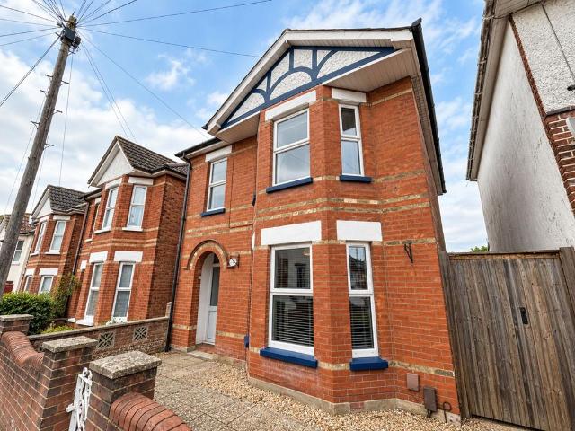 Bishop Road, Bournemouth, BH9 4 bed detached house to rent £1,750 pcm £404 pw