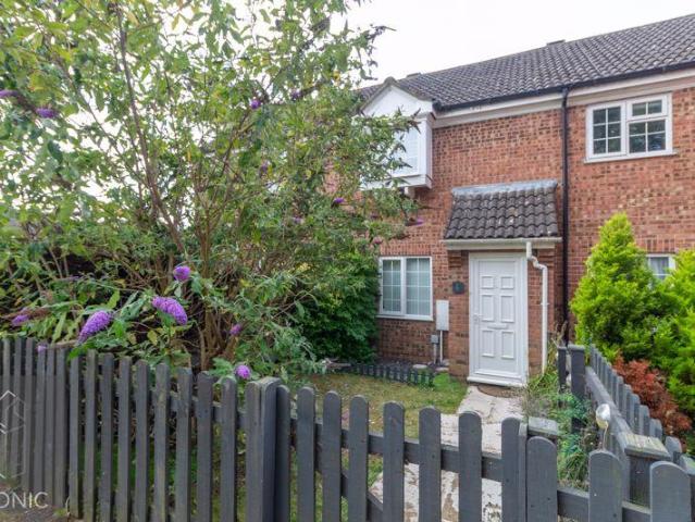 Bishop Rise, Drayton, Norwich 2 bed terraced house to rent £1,000 pcm £231 pw