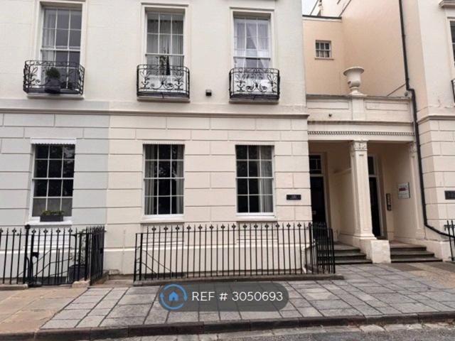 Bishopgate House, Cheltenham GL53, 2 bed flat to rent, £1,600 pcm | PrimeLocation