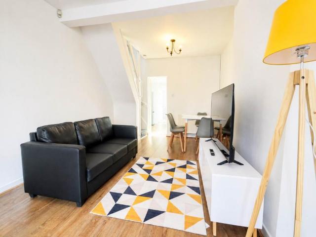 Bishopgate Street BILLS EXCLUDED. 2 bed flat share to rent £1,170 pcm £270 pw