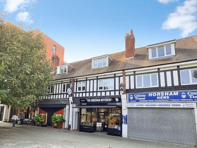 Bishopric, Horsham RH12, 3 bed maisonette to rent, £1,950 pcm | PrimeLocation