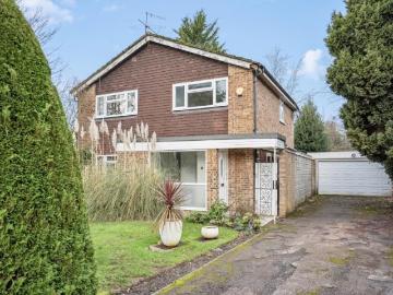 Bishops Avenue, Northwood HA6, 4 bed detached house to rent, £3,000 pcm | PrimeLocation