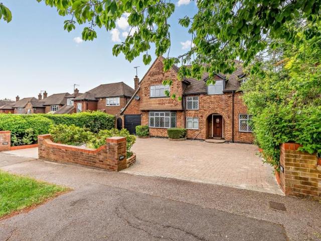 Bishops Avenue, Northwood HA6, 4 bed detached house to rent, £4,750 pcm | PrimeLocation