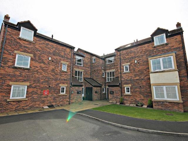 Bishops Close, Belmont 2 bed flat to rent £695 pcm £160 pw