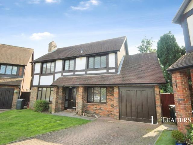 Bishops Close, Bournemouth, BH7 3 bed detached house to rent £1,800 pcm £415 pw