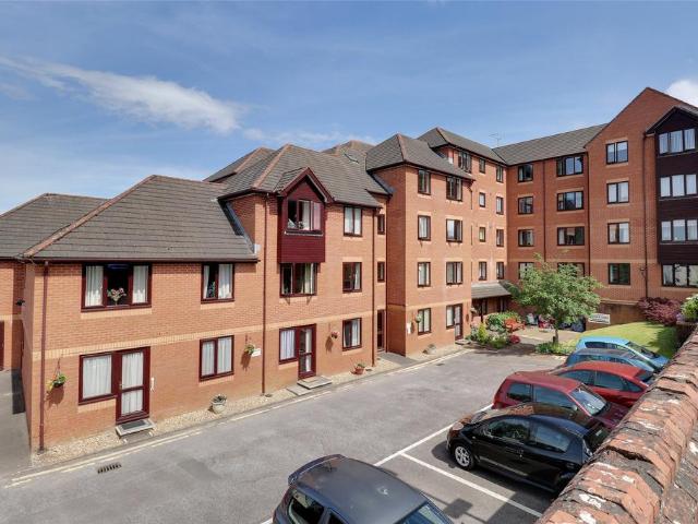 Bishops Court, North Street. 2 bed apartment to rent £850 pcm £196 pw