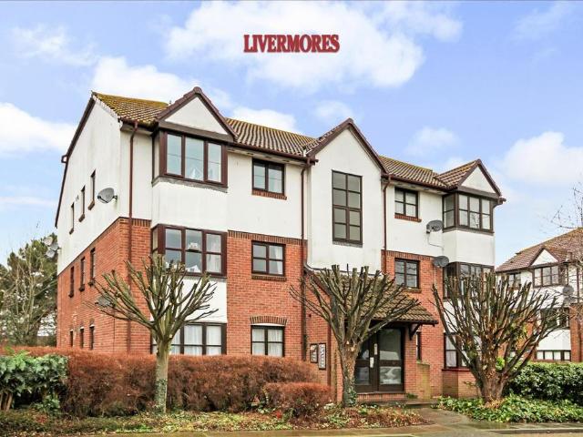 Bishops Court, Greenhithe 1 bed flat to rent £1,100 pcm £254 pw