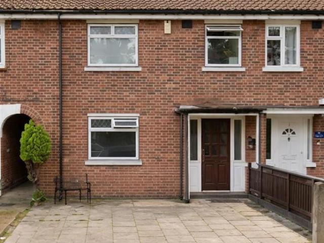 Bishops Grove, Hampton, TW12 1 bed in a house share to rent £1,050 pcm £242 pw