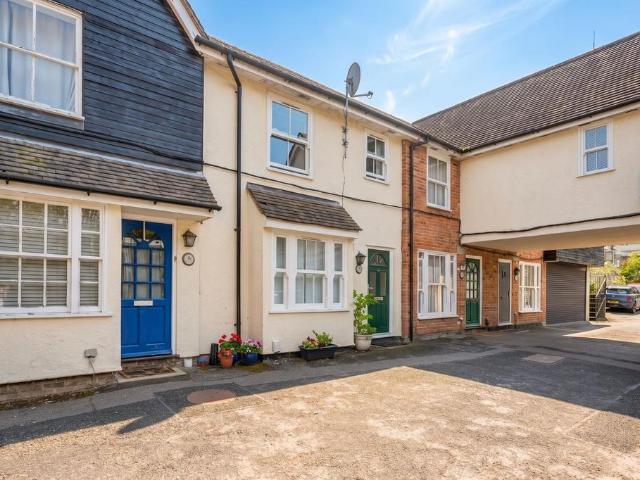 Bishop's Stortford, CM23 2 bed mews to rent £1,200 pcm £277 pw