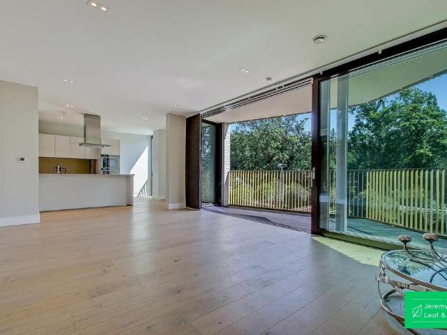 Bishops Wood Court, Aylmer Road 2 bed apartment to rent £3,500 pcm £808 pw