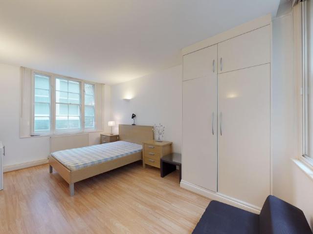 Bishopsgate, Bishopsgate EC2M, Studio to rent, £2,500 pcm | PrimeLocation