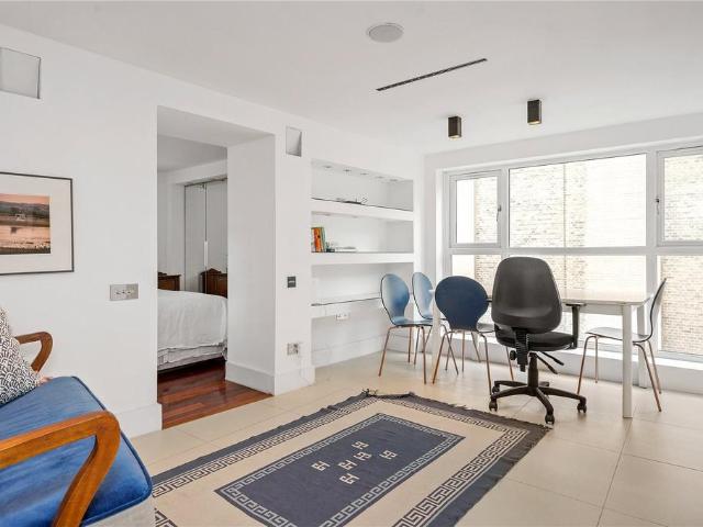 Bishopsgate, London, EC2M 1 bed apartment to rent £2,275 pcm £525 pw